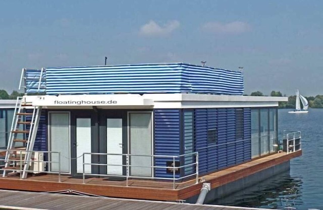 Barco de recreo en el lago Nordsee