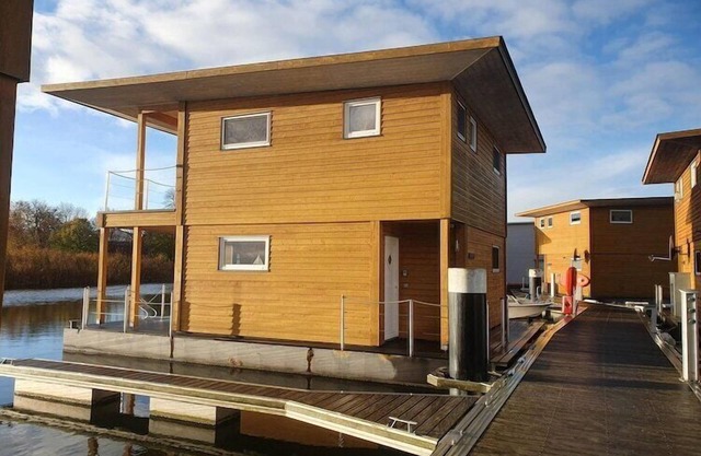 Hausboot en Kroeslin am Bodden