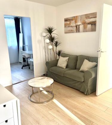 Haven Park - Appartement entier spacieux de 4 chambres 10 min RER D, 35 min de Paris, NETFLIX, FIBRE OPTIQUE, PLACE DE PARKING