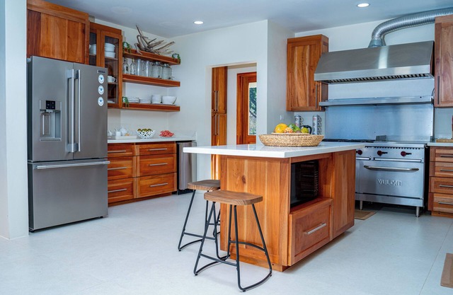 Hawksbill - 4 BR Villa in Treasure Beach w/ AC, WiFi, Private Cove & Staff