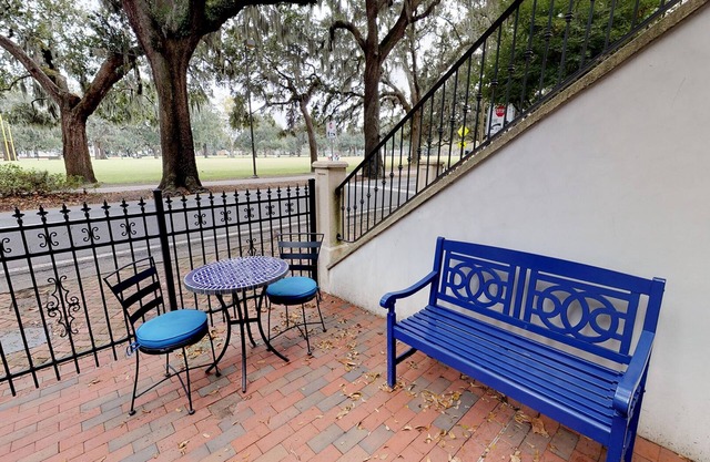 Fantástico jardín apartamento frente a Forsyth Park!