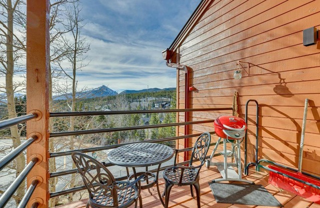 Heated Pool Access and Near Skiing Colorado Retreat