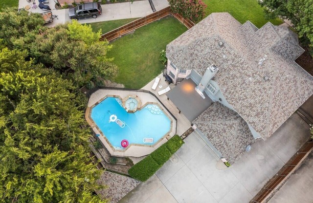 Heated Pool|Hot Tub|Sleeps 16|Putting Green!