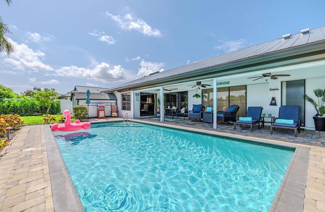 Heated Pool, Pet Friendly, Game Room and Bikes - Palm Leaf Haven - Roelens Vacations