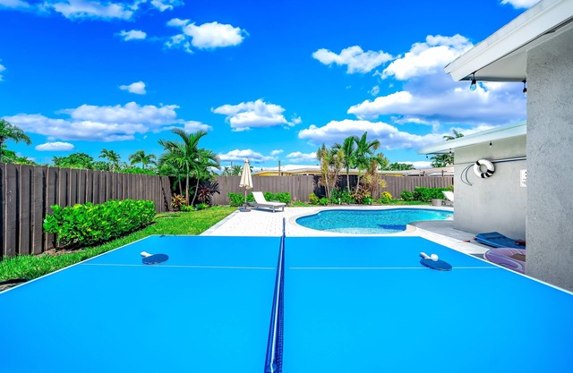 Heated Pool! Ping-Pong+Close To Beach & Shops!