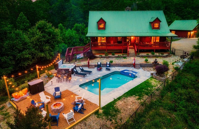Private Oasis:Pool*HotTub*FirePit*Theater&Game Rms