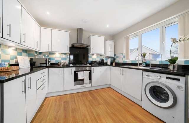 03 -Heathrow Living Serviced Apartments por Ferndale