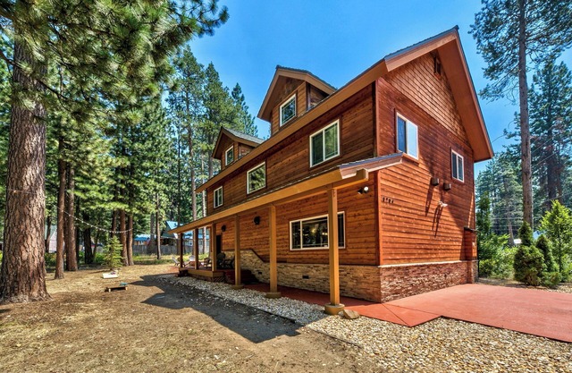 Heavenly Chalet - Close to Gondola & Beaches, AC