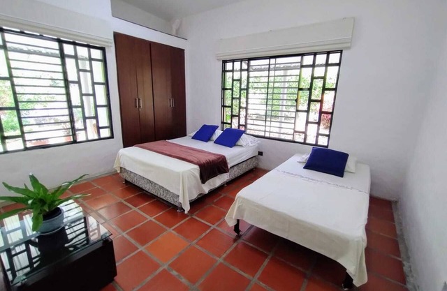 HERMOSA CASA DE CAMPO CERCA A LOS TERMALES