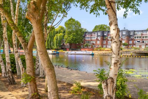 Hidden gem,10 Mins to Central London & Hotspur stadium with Parking Great for contractors, students, tourists, relocators