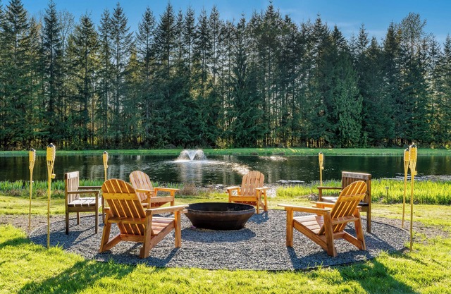 Hidden Lake guest house is on 20 Secluded Acres with a Beautiful private Lake.
