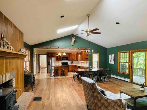 Hidden River Lodge at Hawk Mountain
