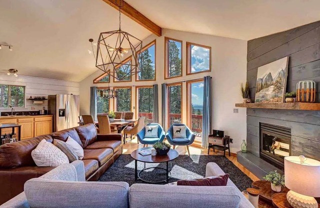 High Alpine Lodge en 11,000ft w / impresionantes vistas de Pikes Peek y garaje para 2 autos.