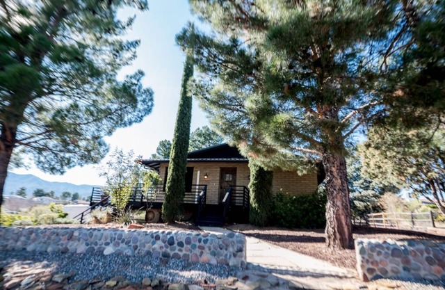 ¡Alto oasis en el desierto! Acogedora casa en Cottonwood cerca de Sedona, con terraza y privacidad