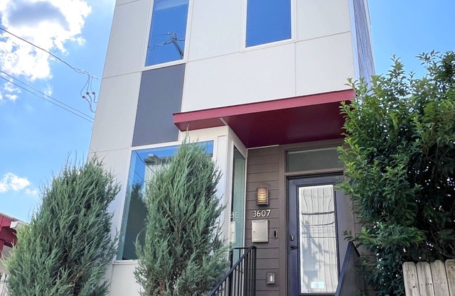 High-End Modern w/ Roof Deck @ Awesome Location