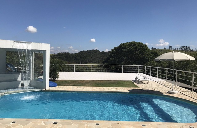 Casa de montaña de alto estándar con piscina climatizada.