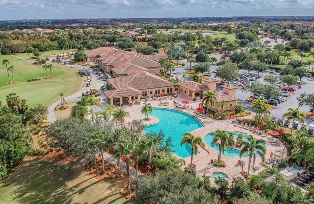 Golf course 3b/2b condo with resort style amenities - remodled new bathrooms