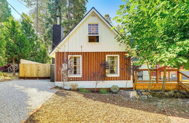 Hike, Ski & Fish: Charming Cabin in Twain Harte!