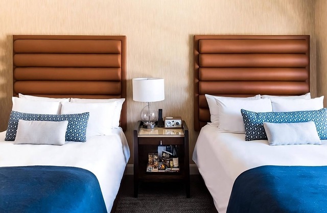 Hiking Break at Hoyt Arboretum! 3 Stylish Units w/ City Views at Dossier Hotel!