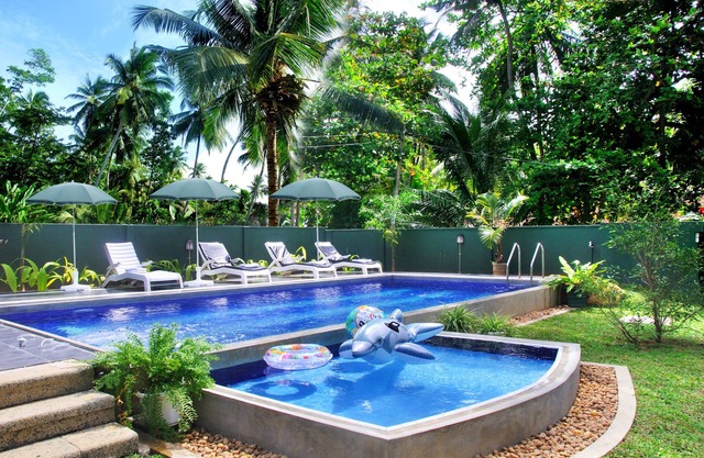 HikkaVilla - Un excelente de 5 AC BR Villa con una piscina privada