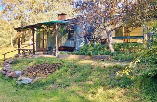 De Carla Cottage Hill End
