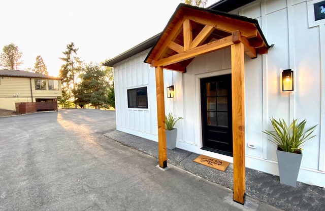 Luxe Guesthouse Retreat close to Salem & Albany