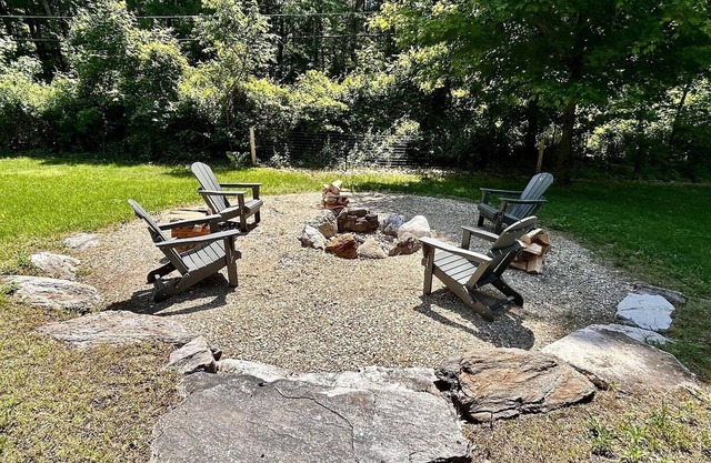 Hillside Haus: 4-Season Cabin Close to Catamount, Butternut, Great Barrington