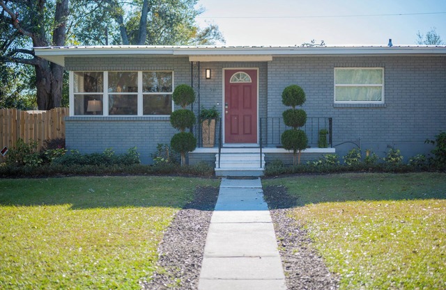 Hillside Haven - 4BR LKLD Pool Home