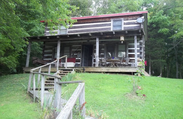 Hilltop Ocultar Un ....................................... Camino Log Home