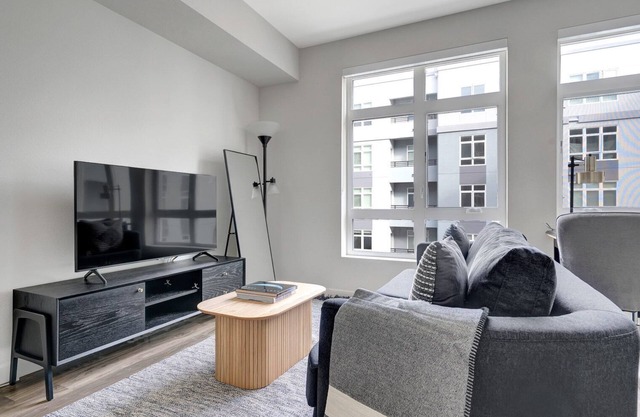 Hip Oakland Studio w/ Gym, Pool & AC, 2 min walk to Target, by Blueground