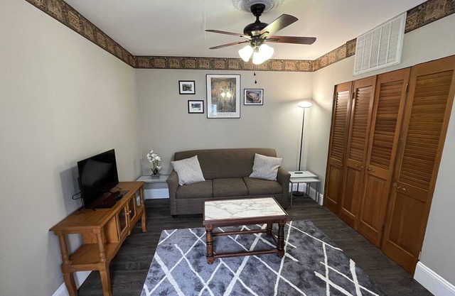 Historic 1 BR Home on The Hill! Near Bar K Dog Park / Restaurant!