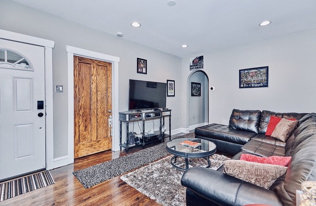 Impresionante Logan Square area Bungalow! Una casa unifamiliar rara en Chicago