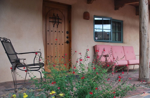 Casa histórica de Adobe en East Side Compound