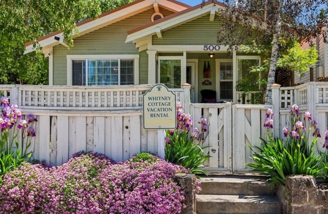 Otoño * domingo - jueves $ 99. 00 con licencia y asegurado. Downtown Shasta Cottage