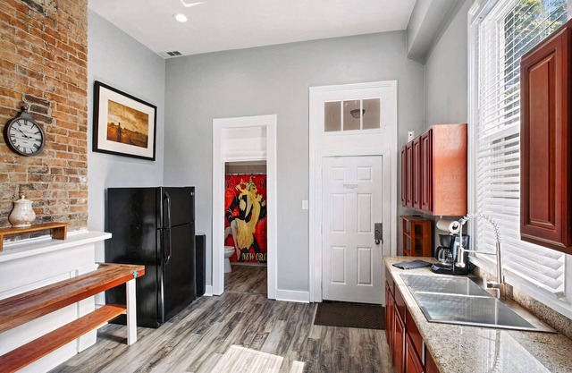 ¡Auténtica y encantadora MidCity! Al lado de Street Car - .9 millas hasta French Quarter