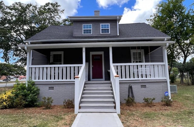 Historic Home in Downtown Greer Shop,Eat & Sleep