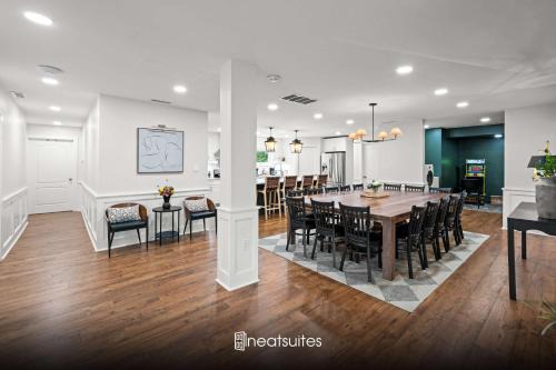 Historic Simmons Estate by Ark Sleeps 12