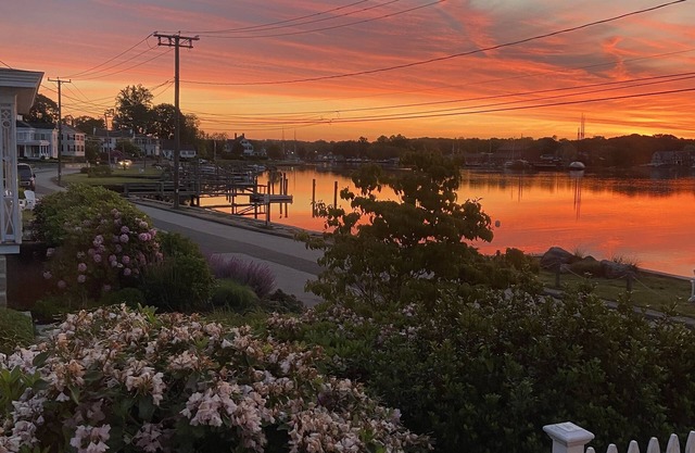 Historic Spite House, Captain’s Home, sleeps 10, walk to downtown Mystic!!