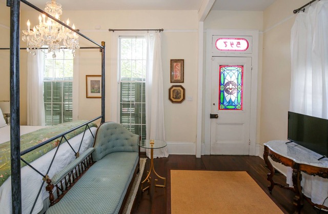 Históricos suites Uptown Guest y bloques de porche a Magazine St con grandes descuentos