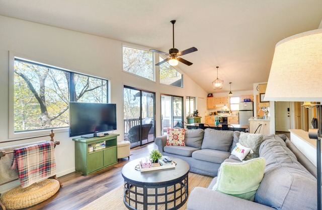 Hiwassee Lake Access: Pet-Friendly Cabin w/ Views!