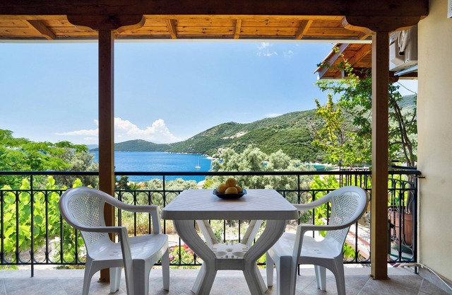 Apartamento vacacional "Vardia studio A" con vistas al mar, Wi-Fi y balcón