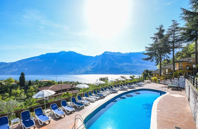 Apartamento vacacional con balcón o terraza, aire acondicionado y piscina