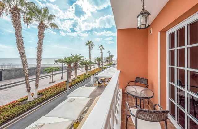 Apartamento vacacional "Carla 1C" en Playa San Juan con vistas al mar y a la montaña