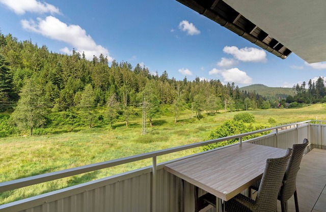 'Apartamento vacacional junto a la cascada' con vistas a la montaña, jardín comunitario y Wi-Fi