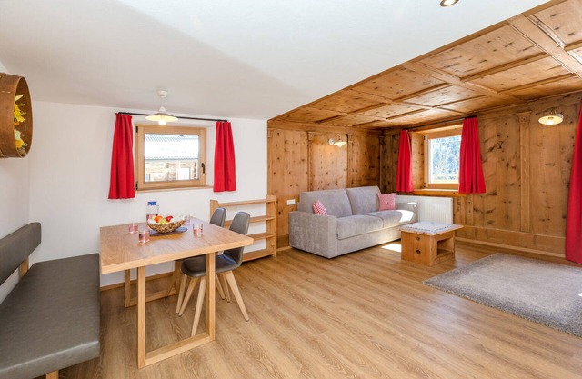Apartamento 'Ausserharmerhof Anno 1556' con vistas a la montaña, jardín compartido y Wi-Fi
