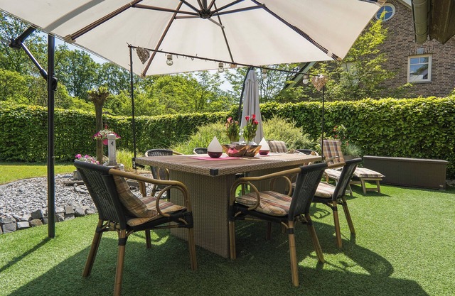 Apartamento vacacional "Auf dem Eltenberg" con jardín privado, 4 baños y Wi-Fi