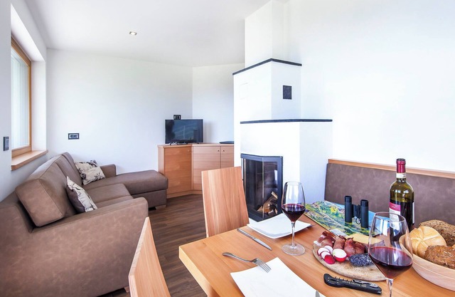 Apartamento vacacional 'Avea App 1-2 Personas' con vistas a la montaña y jardín