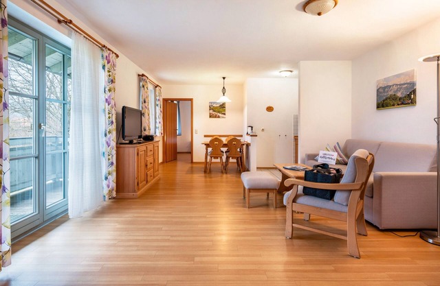 Apartamento 'Brünnstein-Zimmer 11' con vistas a la montaña, jardín compartido y Wi-Fi