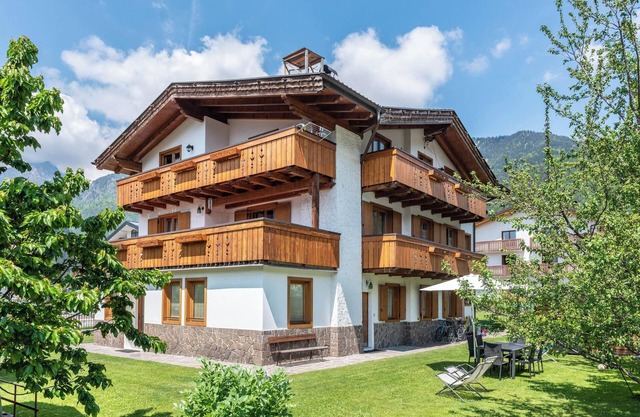 Apartamento vacacional "Dolomiti di Brenta" con vistas a la montaña, jardín y Wi-Fi