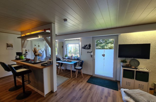 Apartamento Gartenblick de 50 m² con terraza, jardín, chimenea y cocina americana con barra